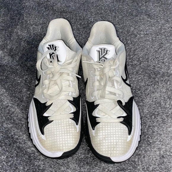 Nike Kyrie black/white basketball shoes (‎ 7.5 ) main image 4